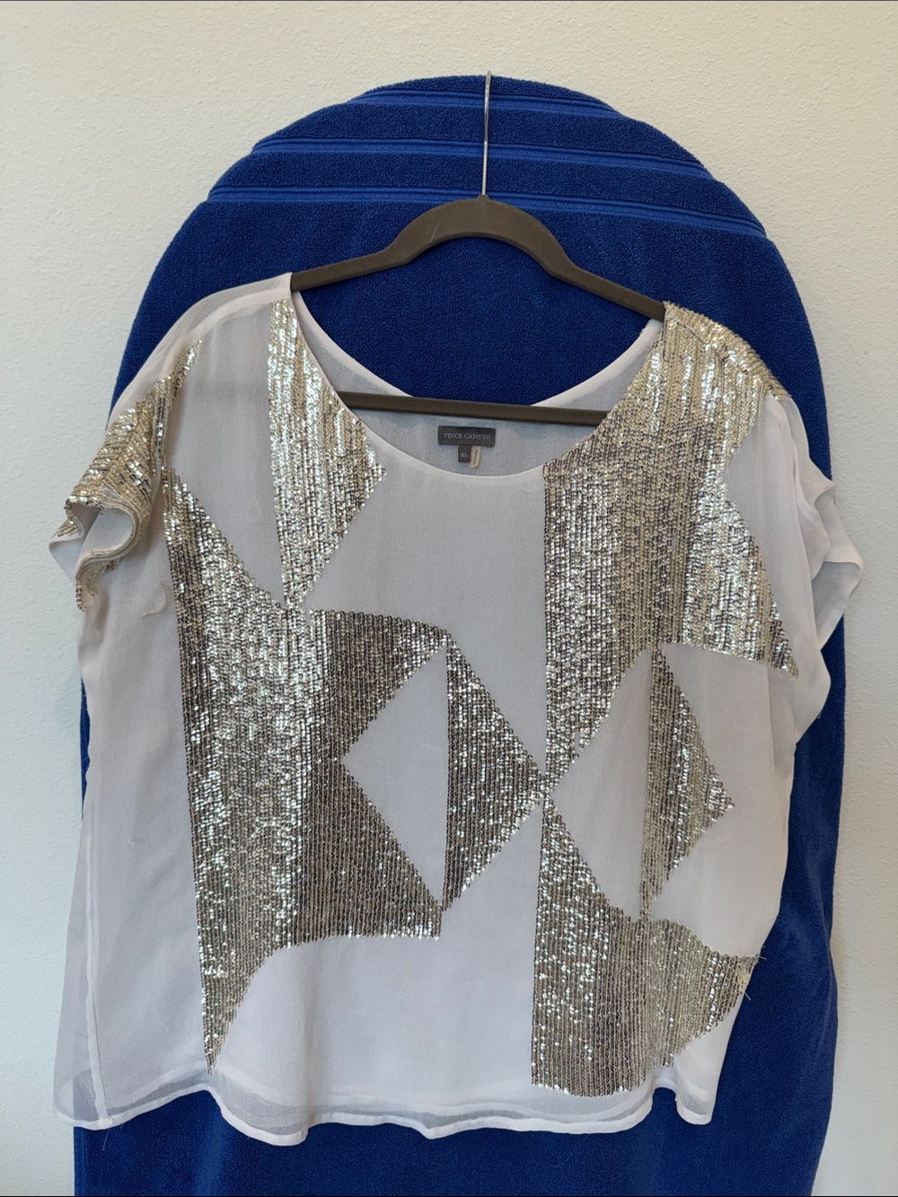 Vince Camuto Silver Sequin Geometric Short Sleeve Blouse on White